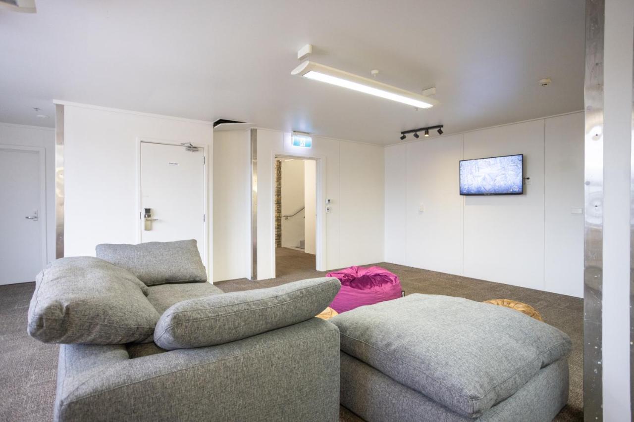 The Brownston Hostel Wanaka Bagian luar foto