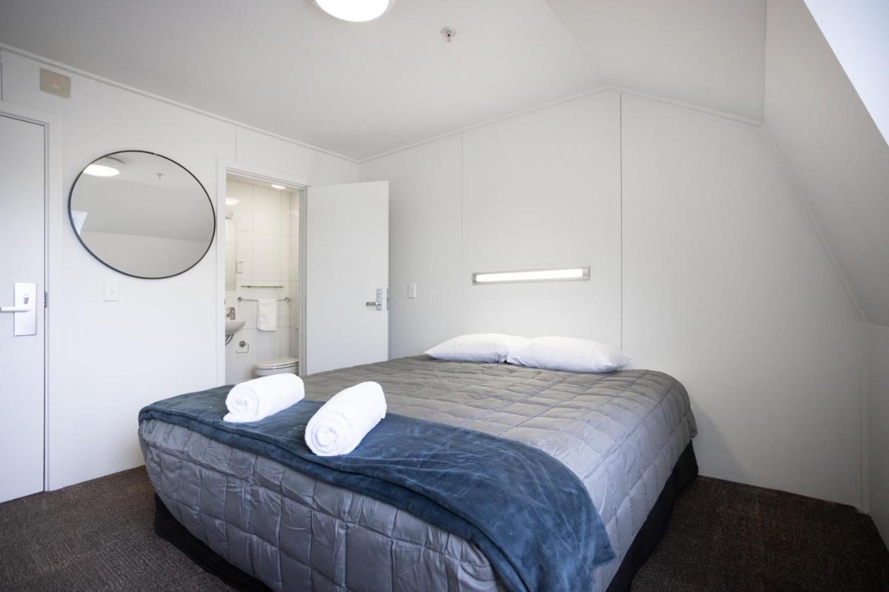 The Brownston Hostel Wanaka Bagian luar foto