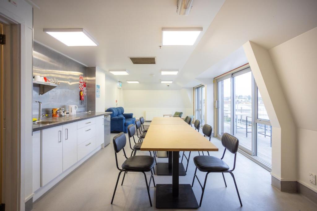 The Brownston Hostel Wanaka Bagian luar foto