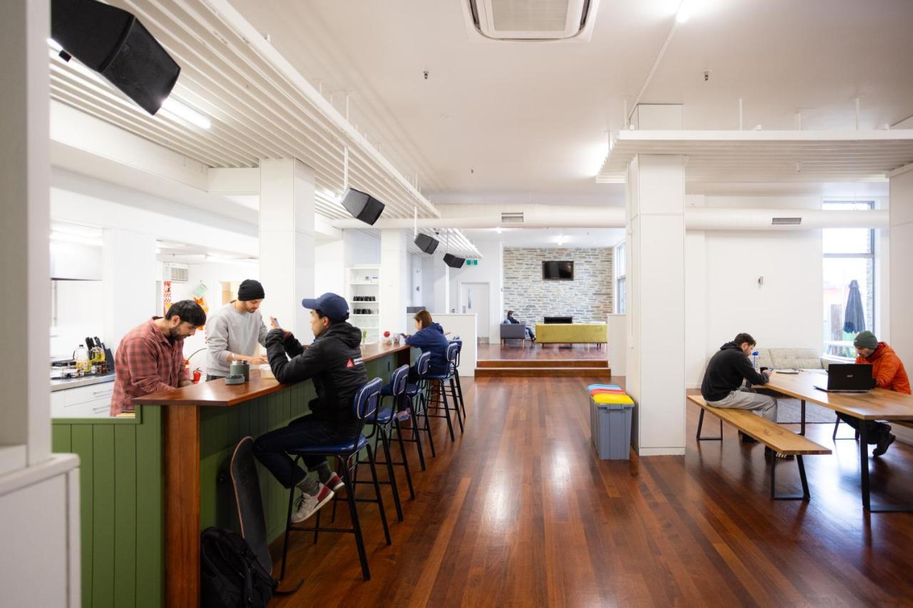 The Brownston Hostel Wanaka Bagian luar foto