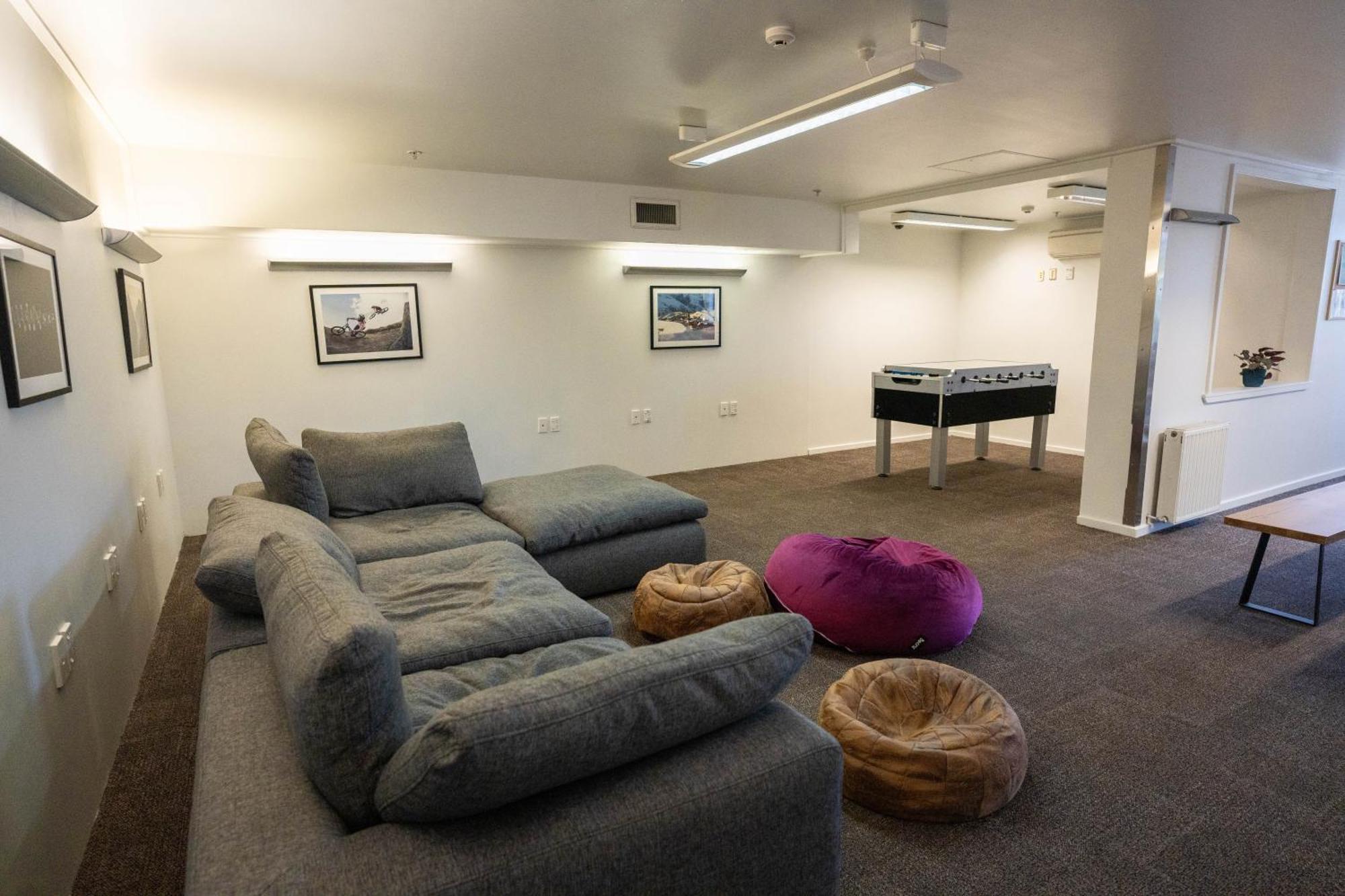 The Brownston Hostel Wanaka Bagian luar foto