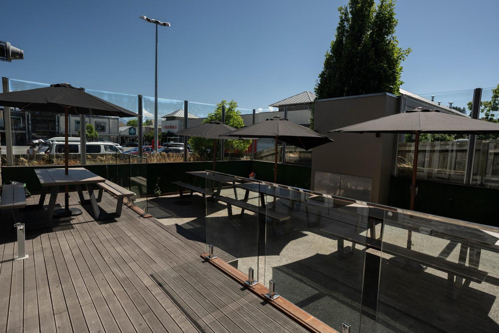 The Brownston Hostel Wanaka Bagian luar foto