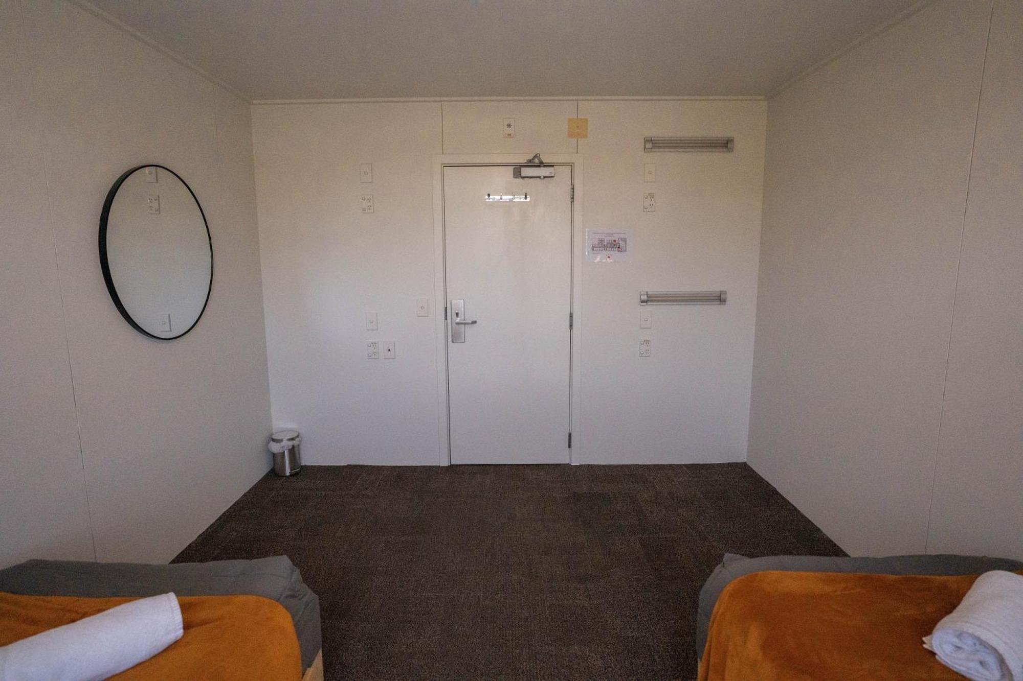 The Brownston Hostel Wanaka Bagian luar foto