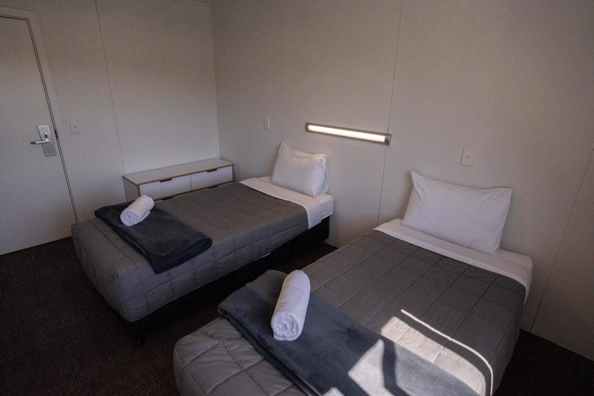 The Brownston Hostel Wanaka Bagian luar foto