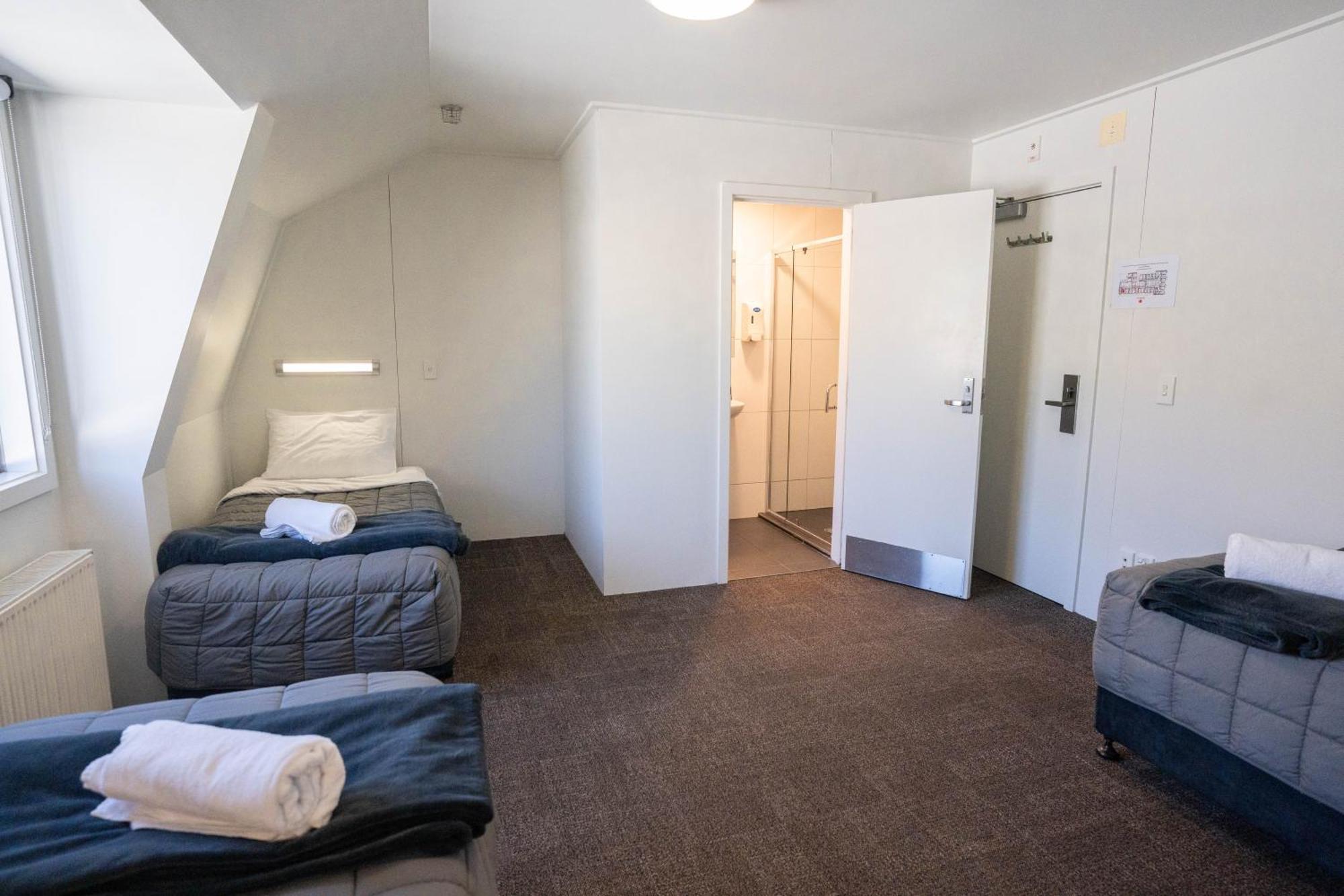 The Brownston Hostel Wanaka Bagian luar foto