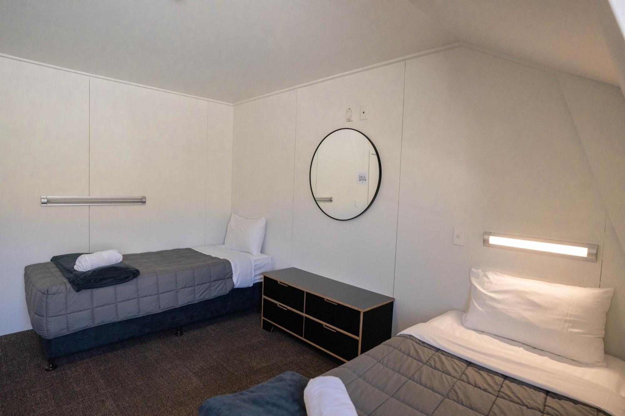 The Brownston Hostel Wanaka Bagian luar foto
