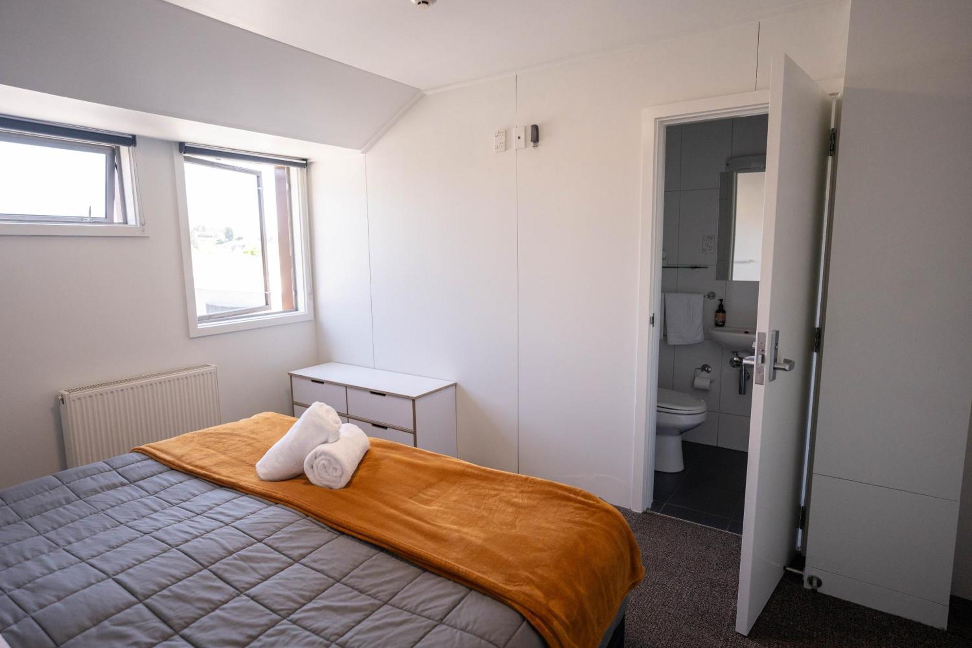 The Brownston Hostel Wanaka Bagian luar foto