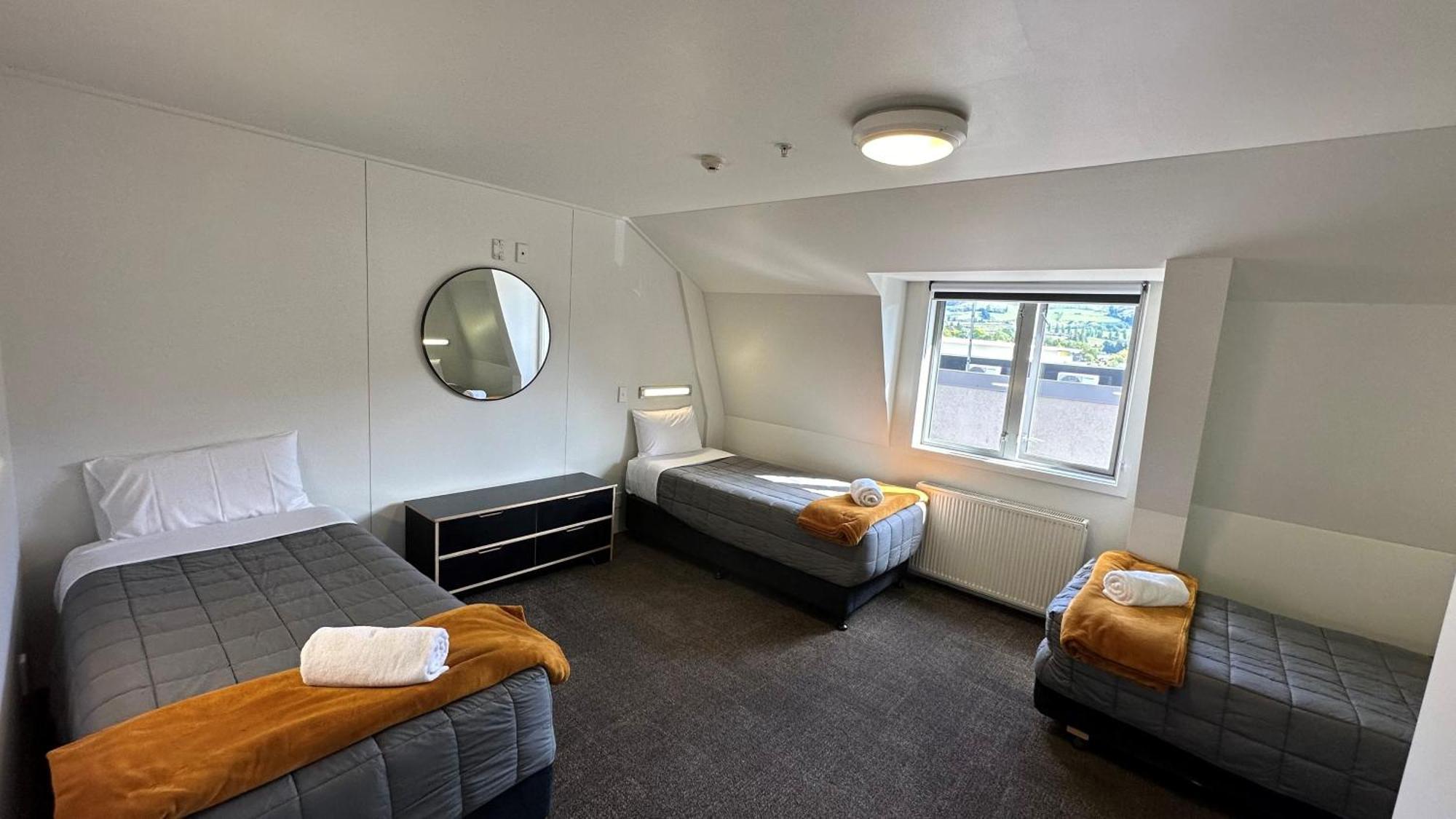 The Brownston Hostel Wanaka Bagian luar foto