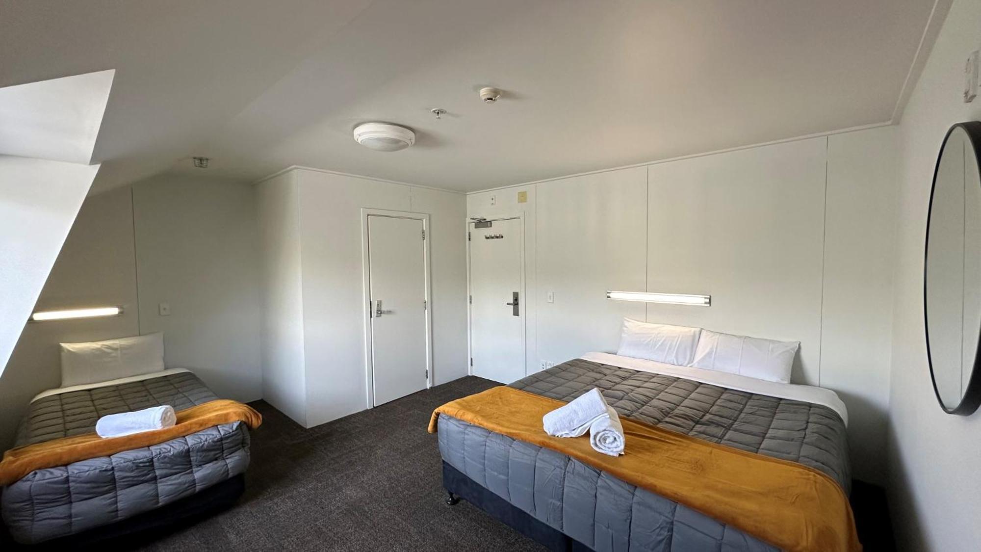 The Brownston Hostel Wanaka Bagian luar foto