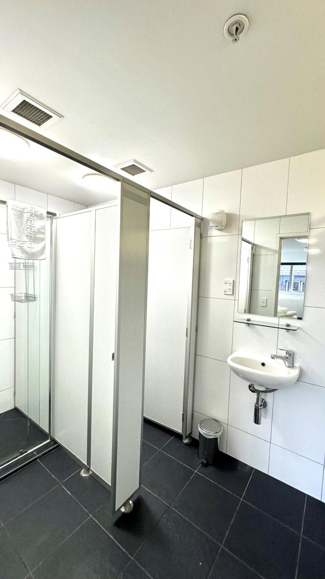 The Brownston Hostel Wanaka Bagian luar foto