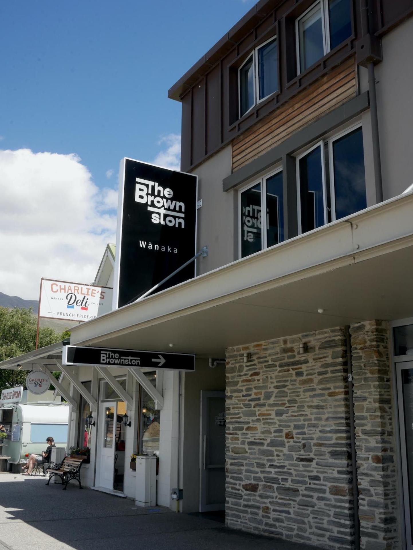 The Brownston Hostel Wanaka Bagian luar foto